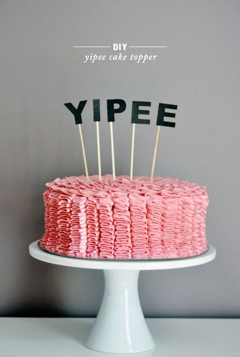 メッセージを可愛くデコッたお誕生日ケーキ写真